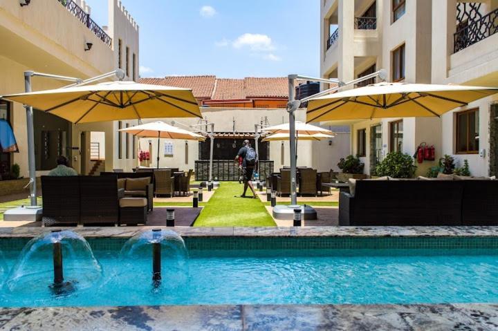 Kandiz Queendom Nairobi Buitenkant foto